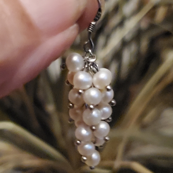Cluster of Pearl Earrings - Picture 2 of 3